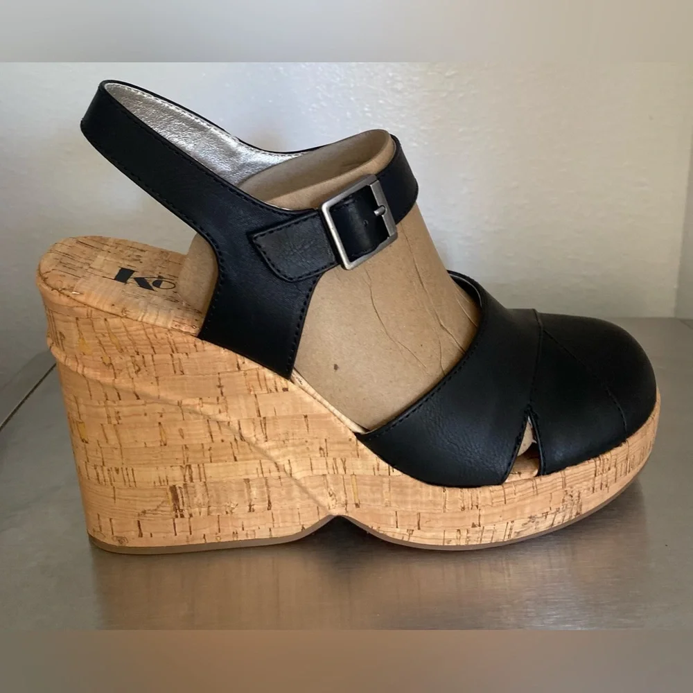 KORKS..WOMENS Black Leather Wedge Sandals